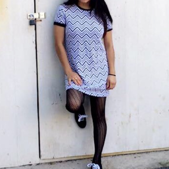 Black and white zig zag strip dress - Picture 1 of 5